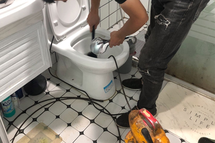 金阳马桶堵塞自己疏通还是找师傅?专业上门服务让你省时更省心